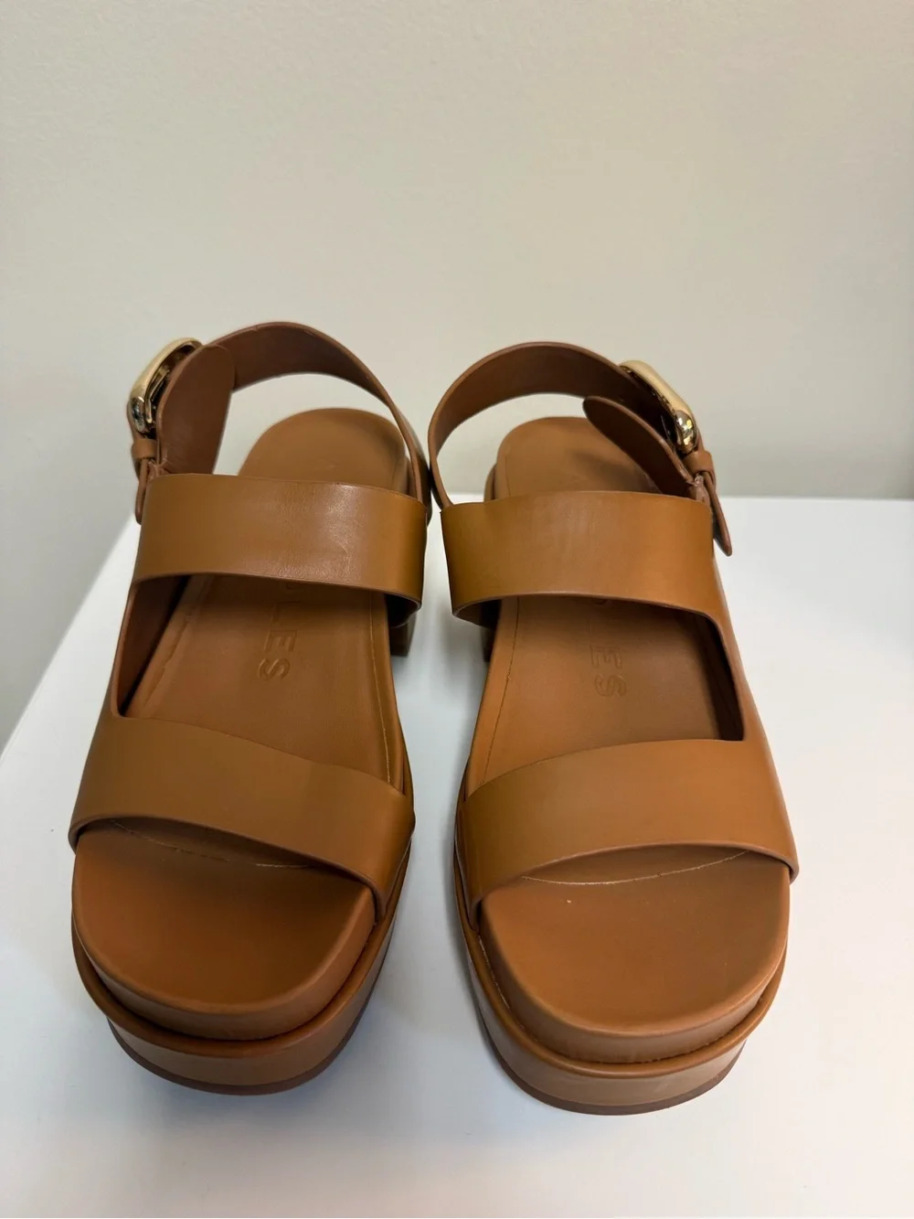 AEROSOLES stylish tan